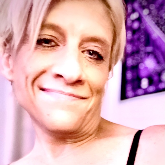 Meet your Posher, Tara - Picture 2 of 2